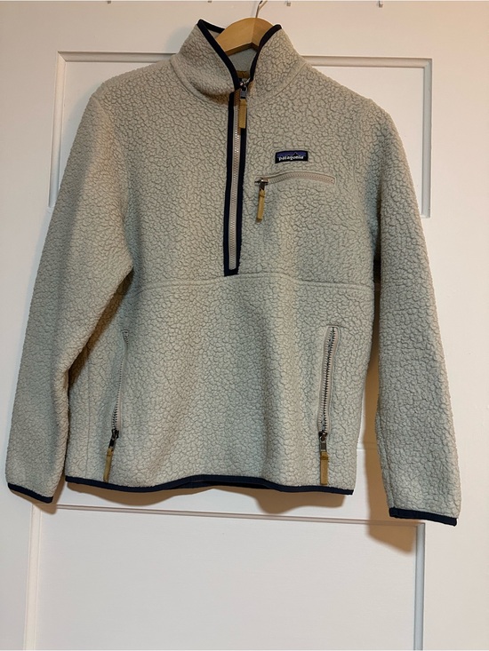 Patagonia Tops - Patagonia Cream Sherpa Fleece with Gold Trim